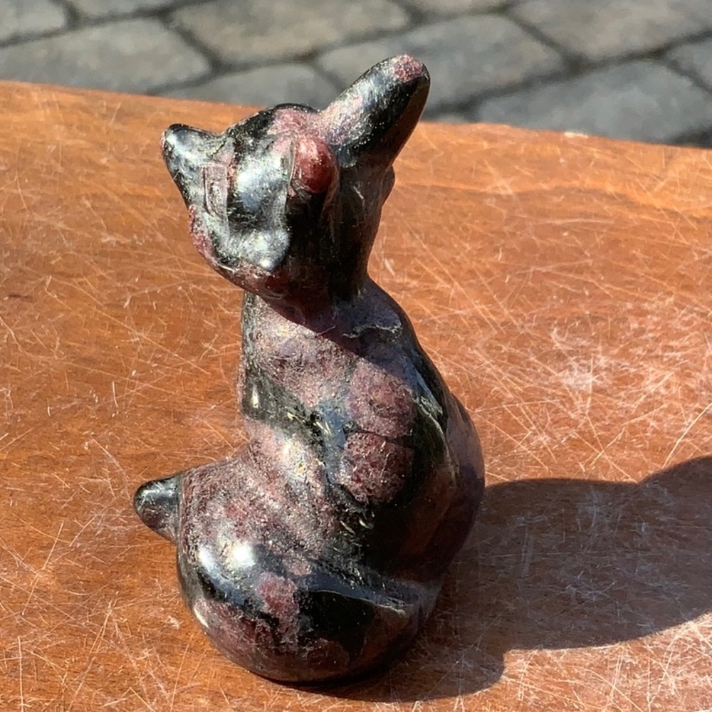 GARNET HAND CARVED FOX - Picture 5 of 7